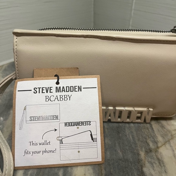 Steve Madden BCABBYY Flap Wallet Wristlet Light Beige Cream NWT